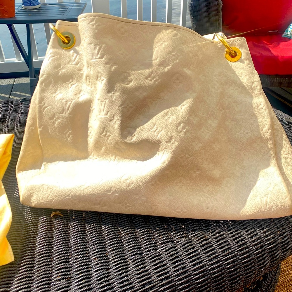 Authentic Louis Vuitton Artsy Bag- white